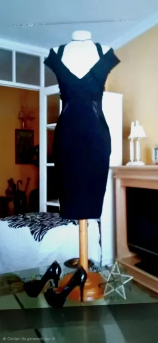 Vestido negro espalda descubierta