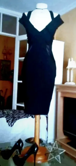 Vestido negro espalda descubierta