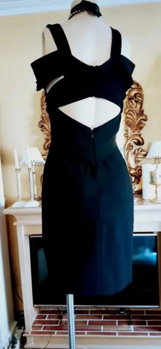Vestido negro espalda descubierta