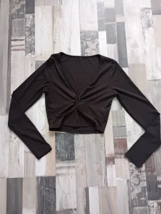 Jersey negro manga larga retorcido