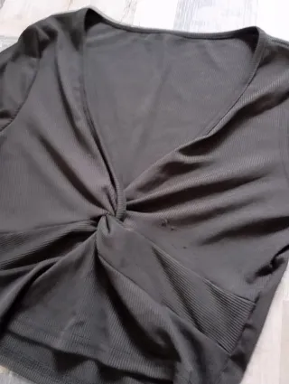 Jersey negro manga larga retorcido