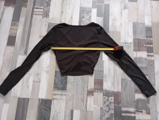 Jersey negro manga larga retorcido