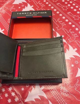 Cartera Piel Tommy Hilfiger Negra y Roja