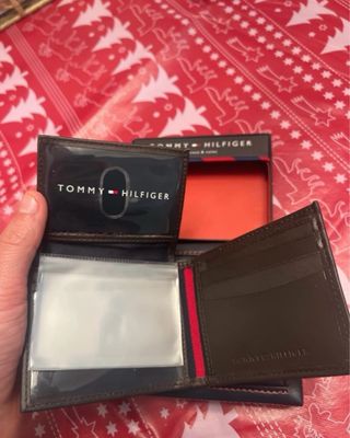 Cartera Piel Tommy Hilfiger Negra y Roja