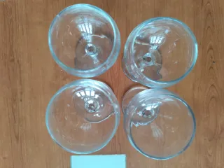 Calice di cristallo trasparente per liquore o vino