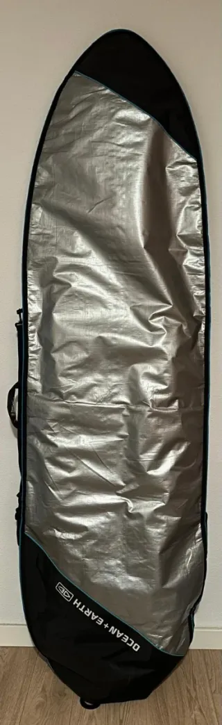 Tabla de surf Panda Fish 6'6 se vende con la funda