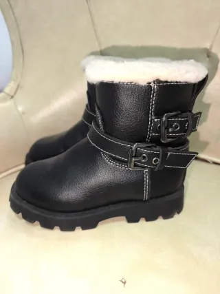 Botas niña negras con pelo y hebillas Talla 22