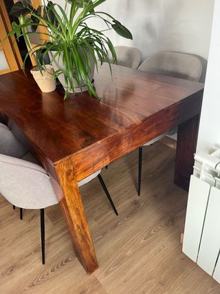 Mesa de comedor de madera maciza