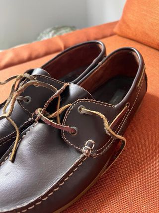 Zapatos náuticos de piel marrones