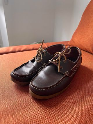 Zapatos náuticos de piel marrones