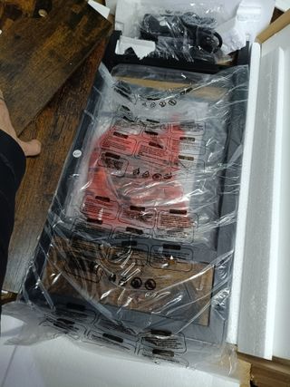 VASAGLE Mesa Auxiliar con Multienchufe, Mesa Lateral Estrecha con Puertos USB, Sacos, Mesita de Noche, para SalÓn, Dormitorio, MarrÓn RÚstico y Negro LET311B01