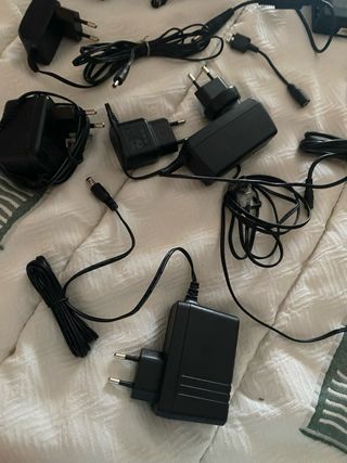 Lote de cargadores y cables para portatil