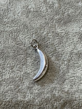 Pendente Prata Banana Com Contraste