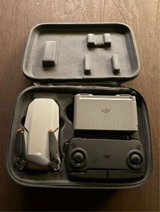 Drone DJI Mini SE con mando y baterías