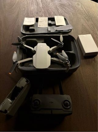 Drone DJI Mini SE con mando y baterías