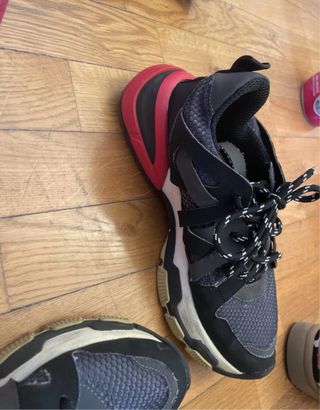 Scarpe da ginnastica nere e rosse