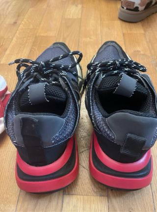 Scarpe da ginnastica nere e rosse