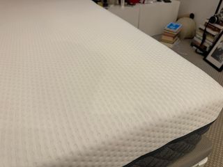 Cama doble (160 × 190) con canapé y dos almohadas