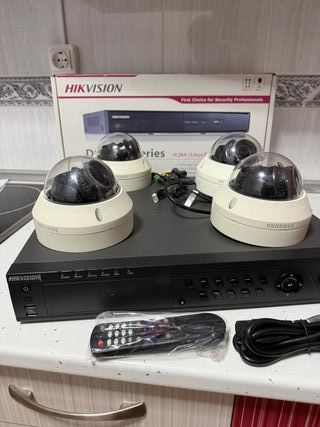 Grabador Hikvision + 4 Cámaras Samsung
