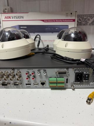 Grabador Hikvision + 4 Cámaras Samsung