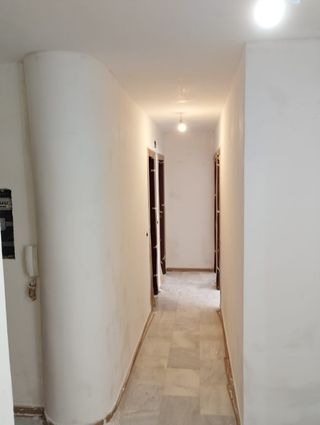 Servicio de pintura y alisado de paredes