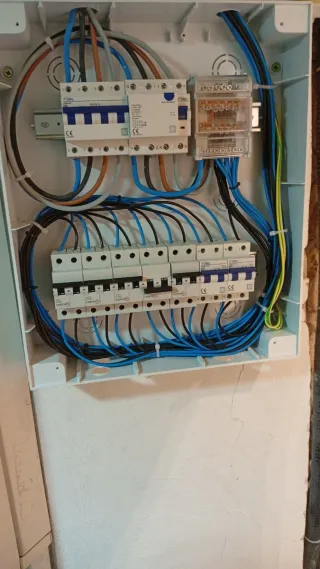 ELECTRICISTA.