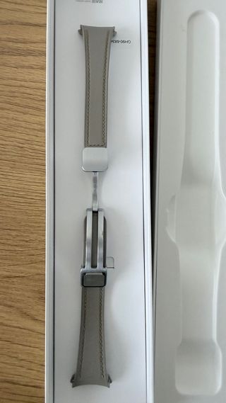 Samsung Galaxy Watch6 40mm Oro con Cinturino Eco-Pelle