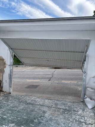 Puerta metálica cochera 3,10x2,18