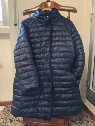 Abrigo reversible negro corto, acolchado y p. Sint