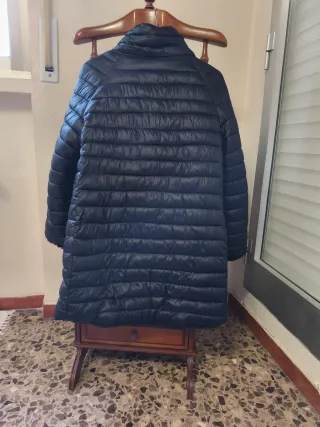 Abrigo reversible negro corto, acolchado y p. Sint