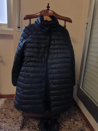 Abrigo reversible negro corto, acolchado y p. Sint