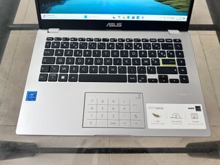 Portátil ASUS Plata y Negro