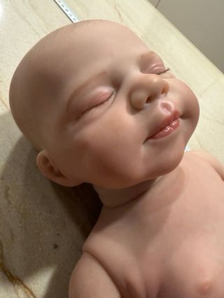 Carrito de juguete marino y rosa con bebé