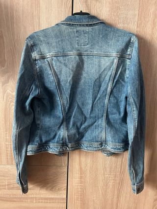 Chaqueta vaquera Bershka talla M muy buen estado.