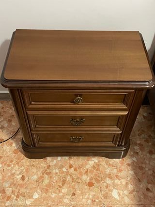 Comodino e comò in legno massello