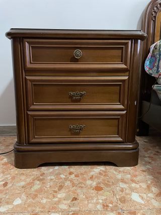 Comodino e comò in legno massello