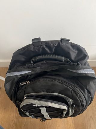 Mochila The North Face 65L Negra y Gris