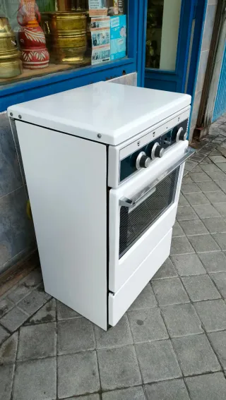 Cocina con Horno a Gas Natural y Butano 640513971