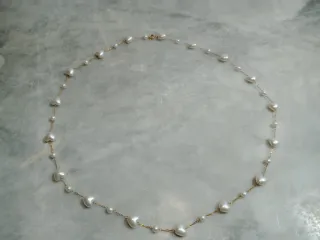 Collana con perle a cuore dorata