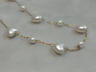 Collana con perle a cuore dorata