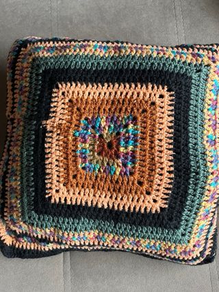 Almofada quadrada crochet multicolor
