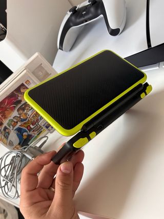 Nintendo 2DS XL Negra y verde