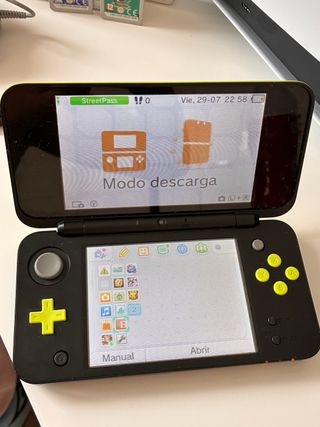 Nintendo 2DS XL Negra y verde