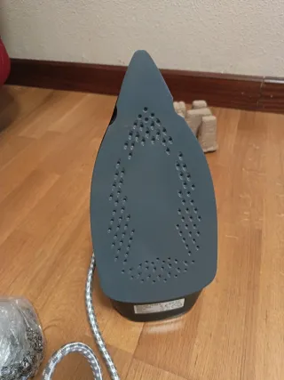 Plancha Russell Hobbs Powersteam Ultra Negra