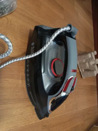 Plancha Russell Hobbs Powersteam Ultra Negra