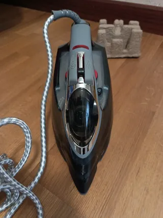 Plancha Russell Hobbs Powersteam Ultra Negra