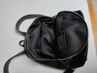 Zaino Q by Q di quadro porta PC nero in pelle