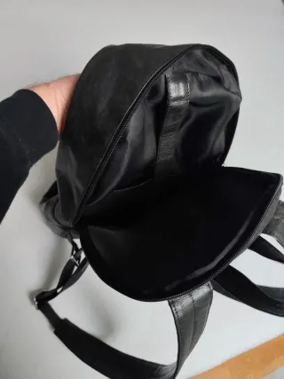 Zaino Q by Q di quadro porta PC nero in pelle