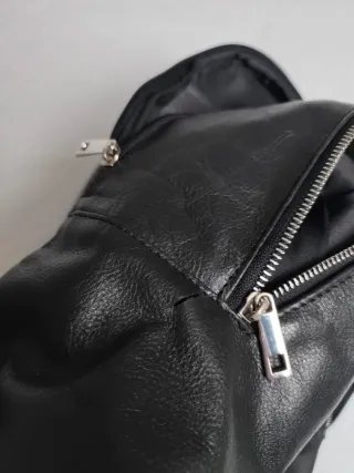 Zaino Q by Q di quadro porta PC nero in pelle