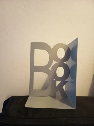 Sujetalibros metálico diseño BOOK